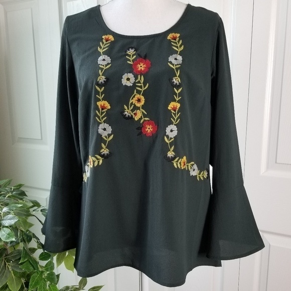 NEW! RUFF HEWN GREY Embroidered Floral Bell Sleeve Blouse Top Small. - Picture 3 of 5